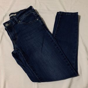 711 Levi’s Skinny Jeans